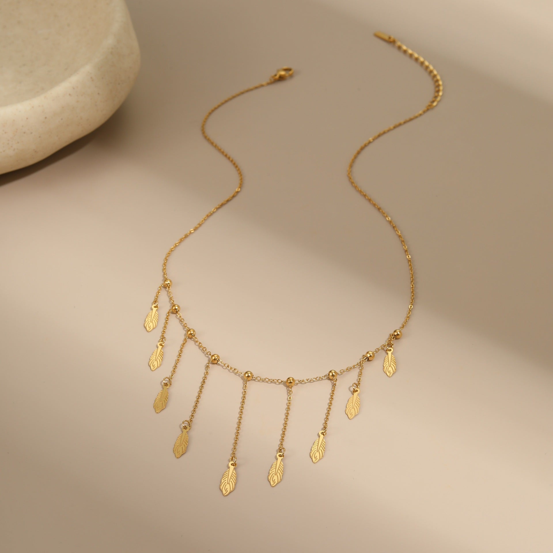 Colar Brisa de Penas